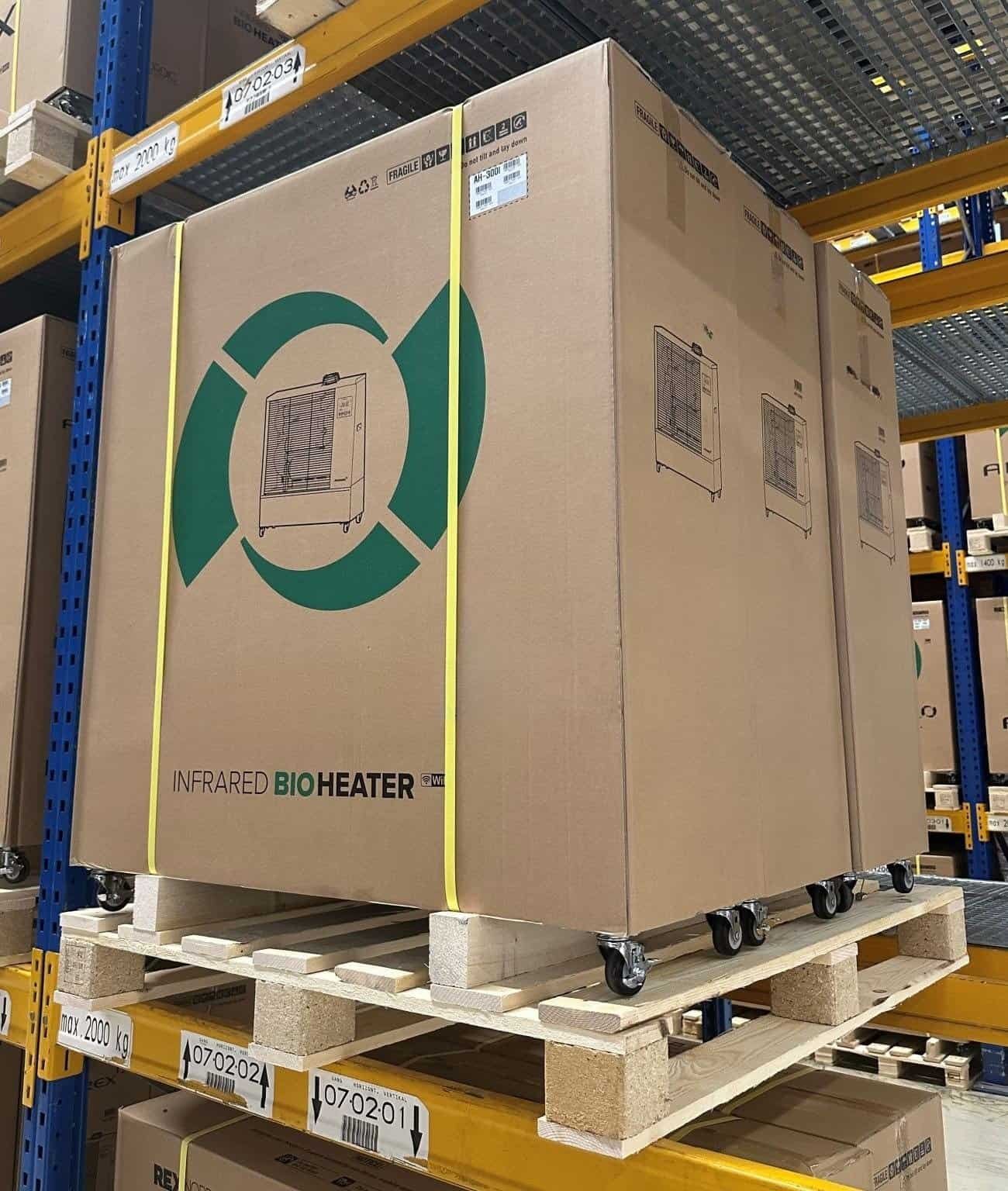 cutie din carton ondulat pe palet personalizat